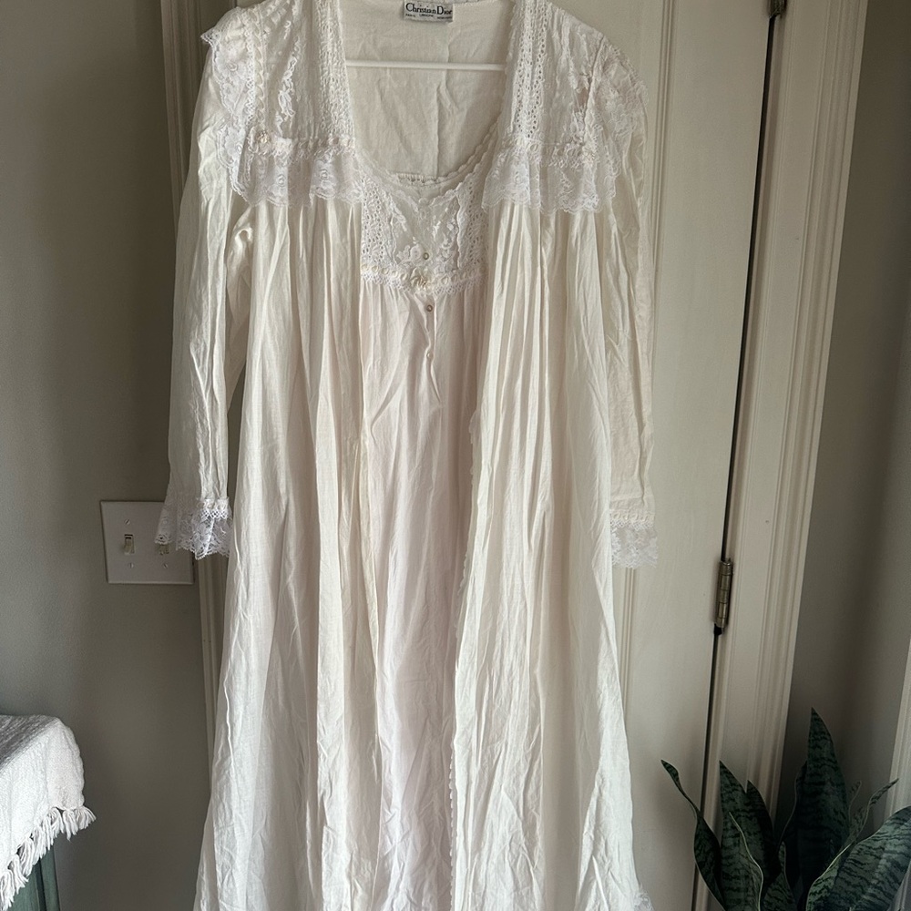 vintage Christian Dior white cotton negligee set features a long-sleeved